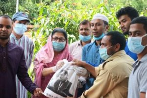অসহায়দের পাশে সাধ্যমতো সবাইকে দাঁড়াতে হবে: মেয়র নাছির অসহায়দের পাশে সাধ্যমতো সবাইকে দাঁড়াতে হবে: মেয়র নাছির