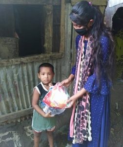 মানবতার উপহার পেল ৩০০ পরিবার মানবতার উপহার পেল ৩০০ পরিবার