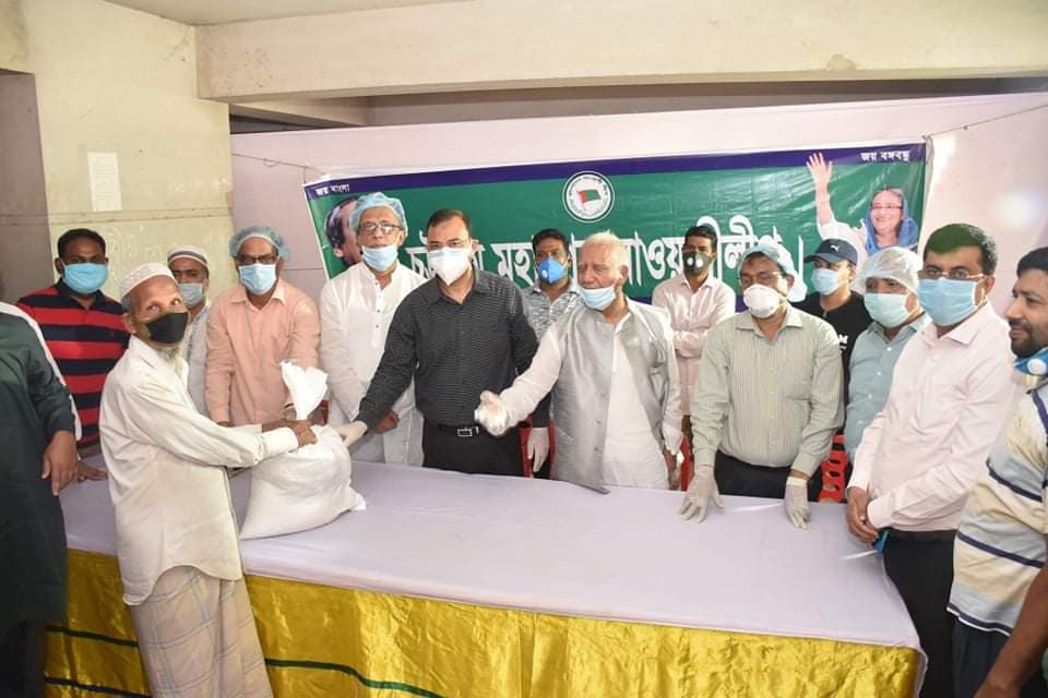 করোনাযুদ্ধে গণমানুষের পাশে আ জ ম নাছির করোনাযুদ্ধে গণমানুষের পাশে আ জ ম নাছির