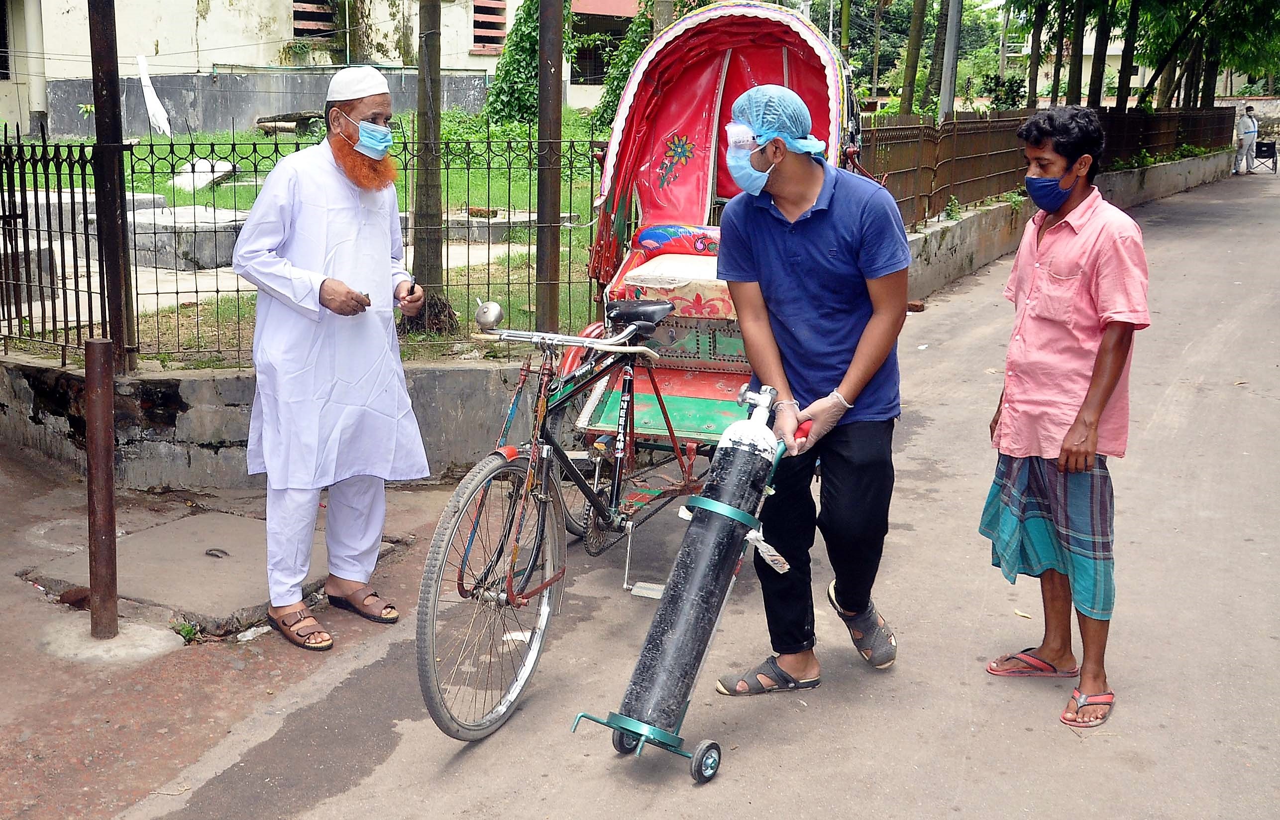 নগরে চিকিৎসার জন্য হাহাকার, কোথাও কেউ নেই