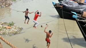 গরম মানে না করোনা গরম মানে না করোনা