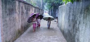 টানা বৃষ্টিতে জলাবদ্ধতা, দুর্ভোগের গ্রাম অফিসেরচর টানা বৃষ্টিতে জলাবদ্ধতা, দুর্ভোগের গ্রাম অফিসেরচর