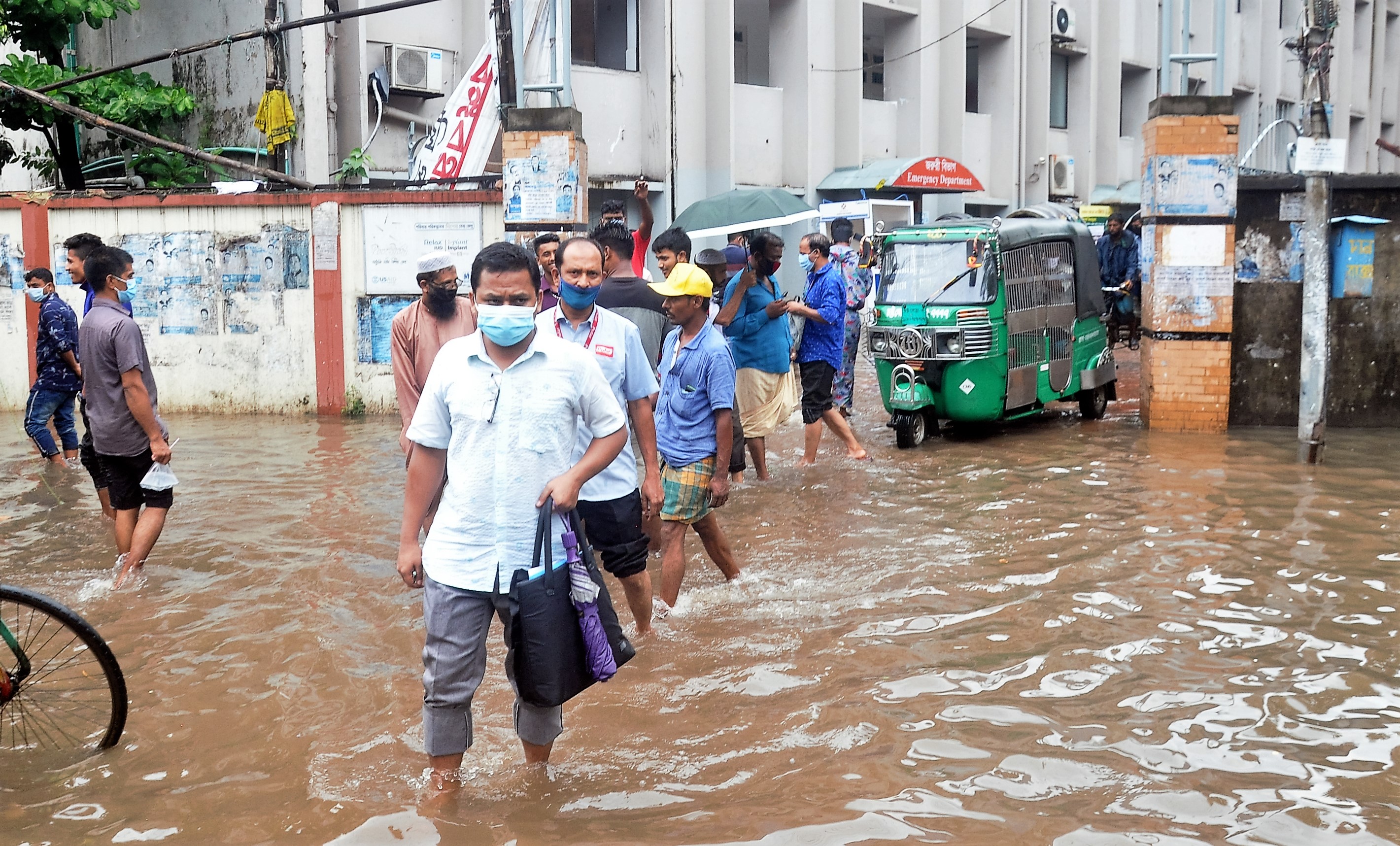 জলজটে হাসপাতাল, বিপাকে রোগীরা জলজটে হাসপাতাল, বিপাকে রোগীরা