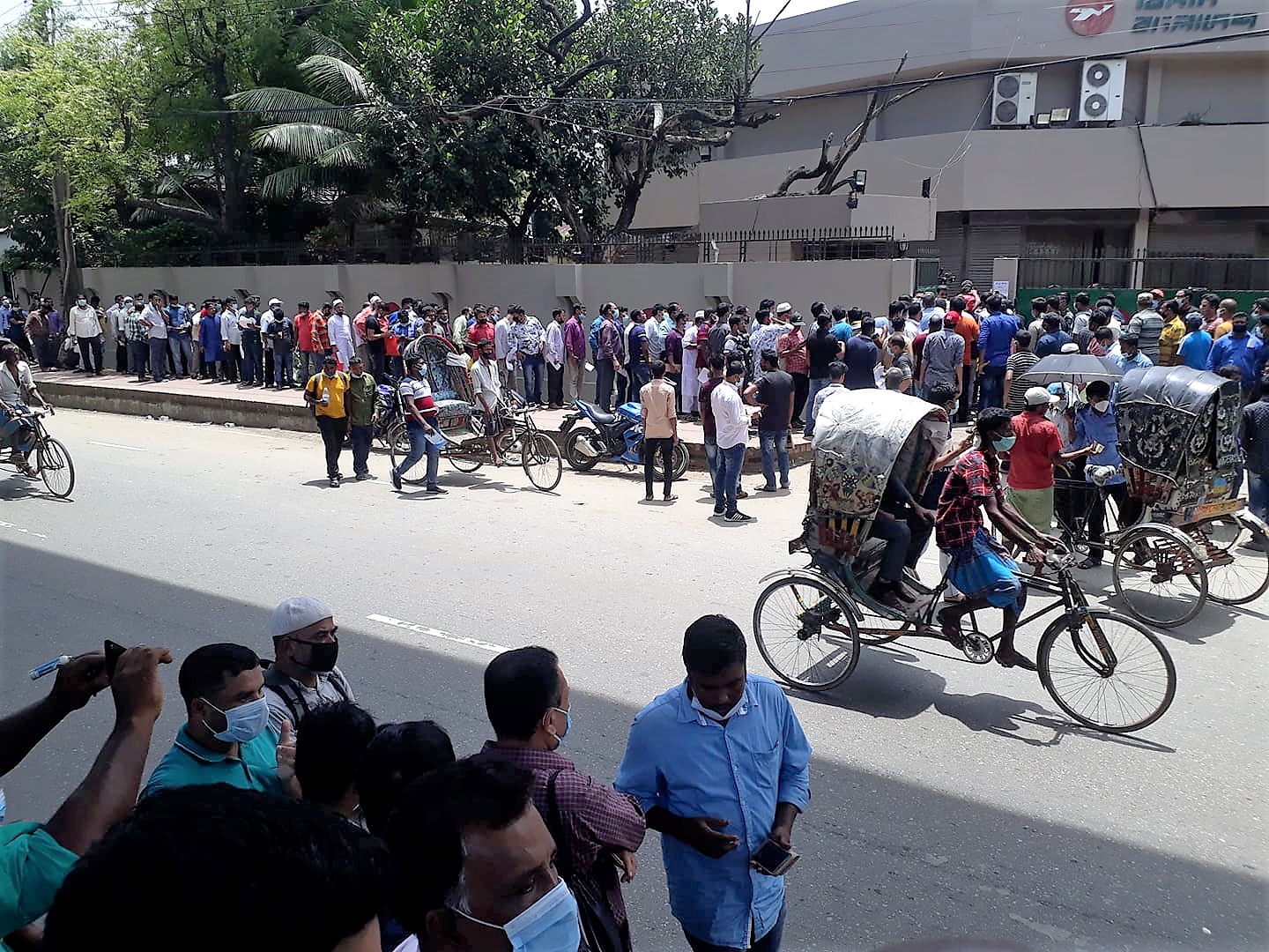 বিমানের টিকিট পেতে প্রবাসীদের হাহাকার