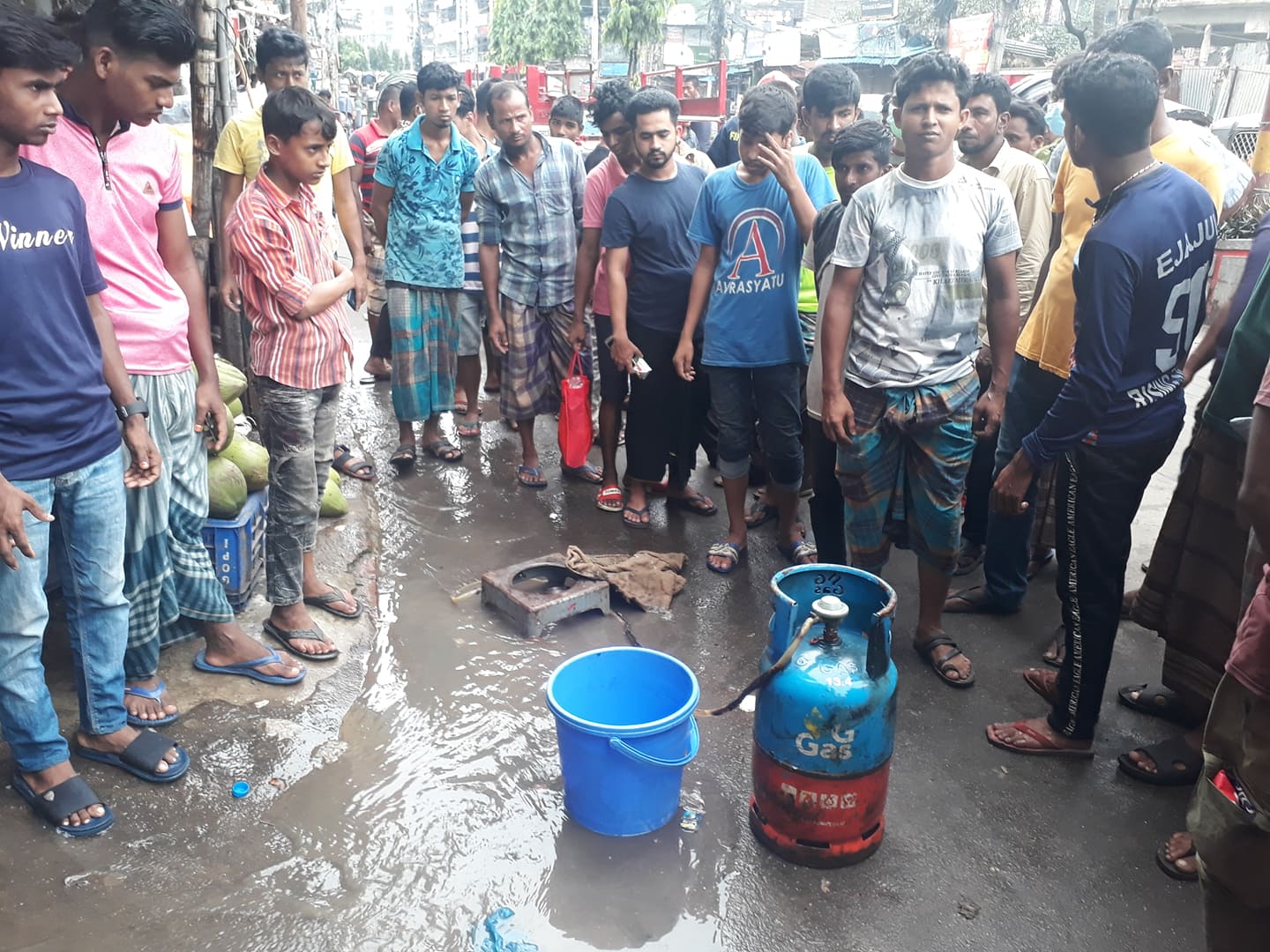 আমতলে ভবনে আগুন
