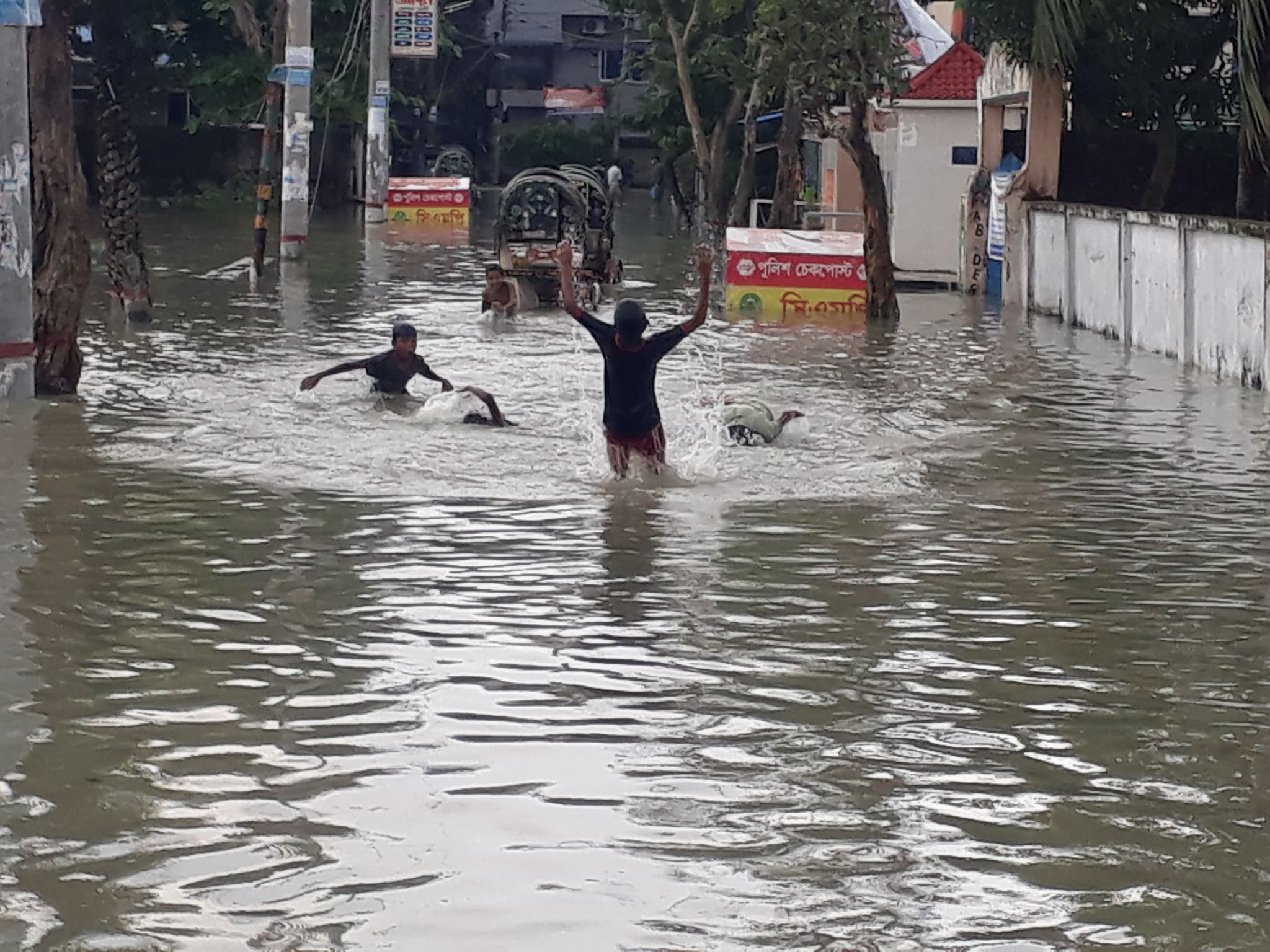 জলজটে জনদুর্ভোগ