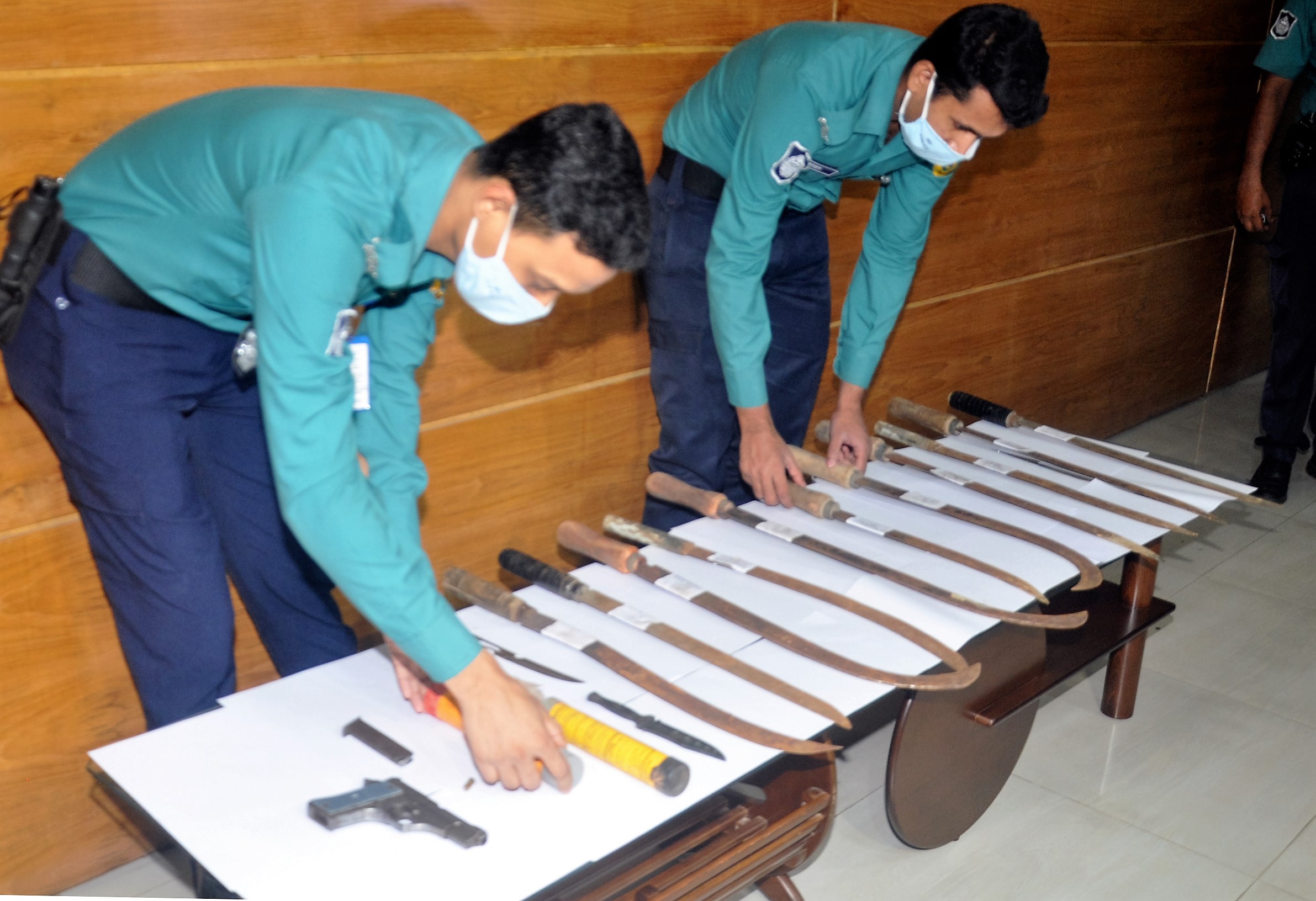 শীর্ষ সন্ত্রাসী ওসমানসহ গ্রেপ্তার ২, অস্ত্র উদ্ধার