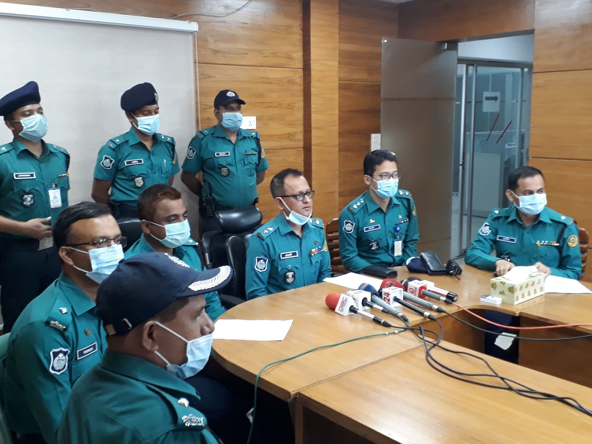 শীর্ষ সন্ত্রাসী ওসমানসহ গ্রেপ্তার ২, অস্ত্র উদ্ধার