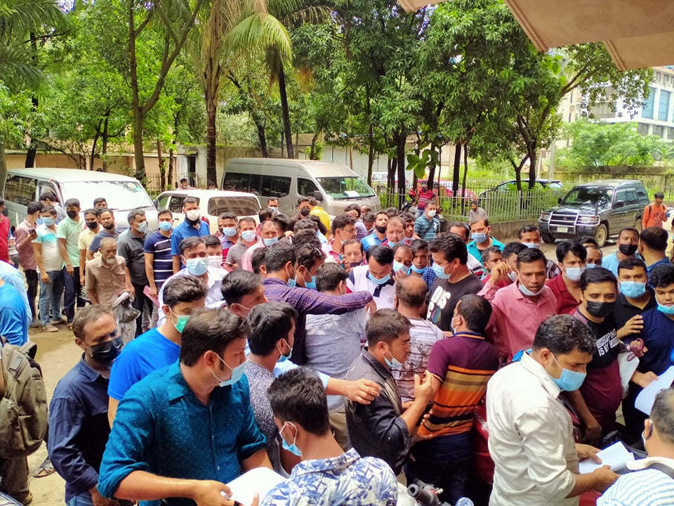 অগ্রাধিকার ভিত্তিতে টিকা প্রাপ্তির দাবিতে প্রবাসীদের বিক্ষোভ