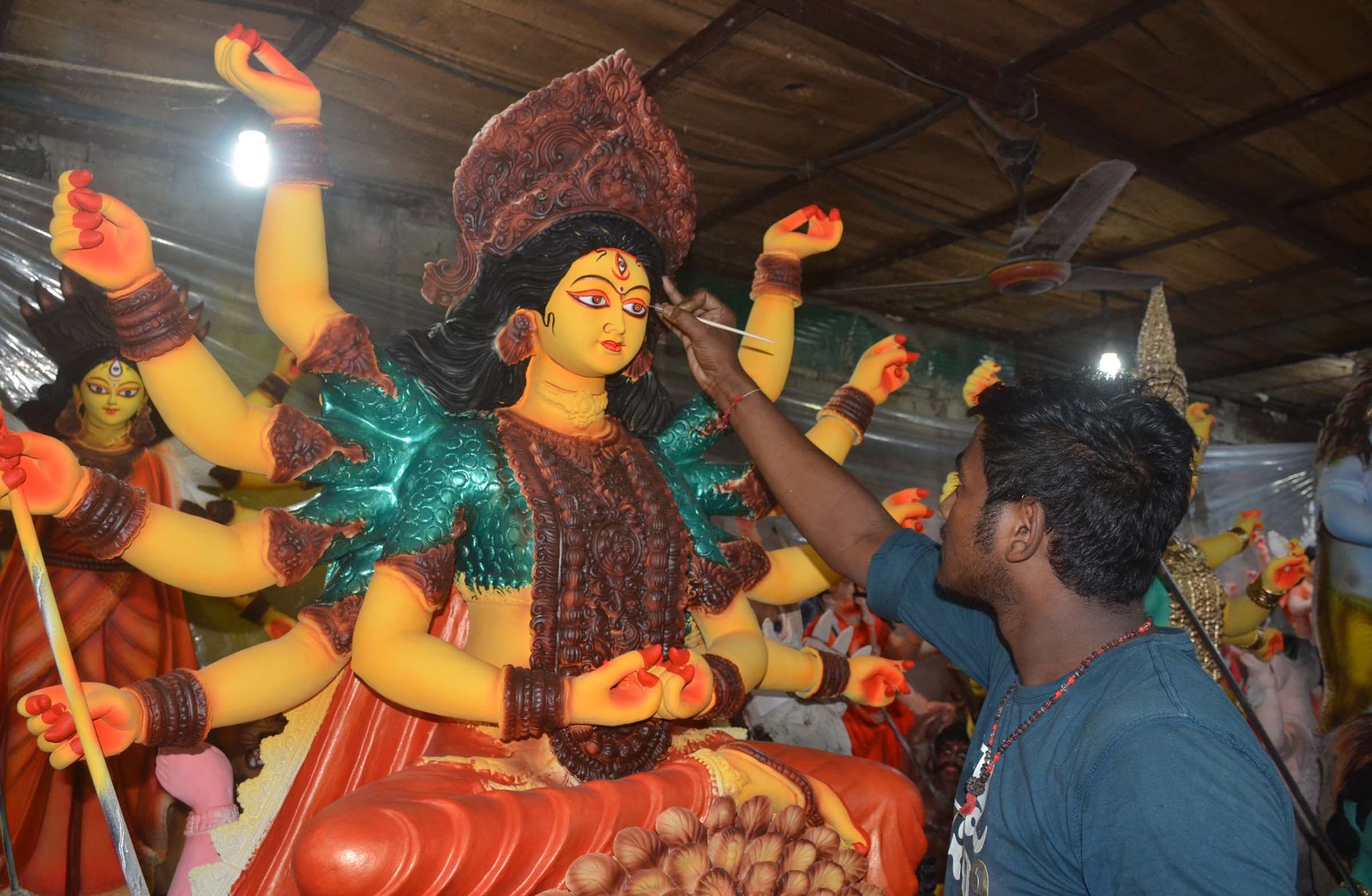 দেবী দুর্গার আরাধনায় সাজছে নগরের ২৭৬ মণ্ডপ