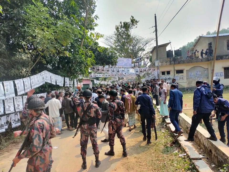 সাতকানিয়ায় কেন্দ্র দখল নিয়ে সংঘর্ষ-গুলি, দুই কেন্দ্রে ভোটগ্রহণ স্থগিত সাতকানিয়ায় কেন্দ্র দখল নিয়ে সংঘর্ষ-গুলি, দুই কেন্দ্রে ভোটগ্রহণ স্থগিত