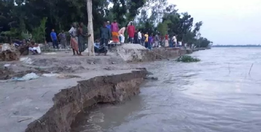 চোখের সামনেই ভাঙ্গনে বিলীন হচ্ছে বসতভিটা! ভাঙ্গনে, বিলীন,বসতভিটা
