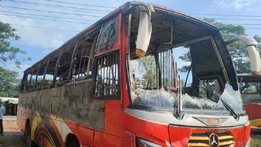সাতকানিয়া, পার্কিং,বাসে, আগুন