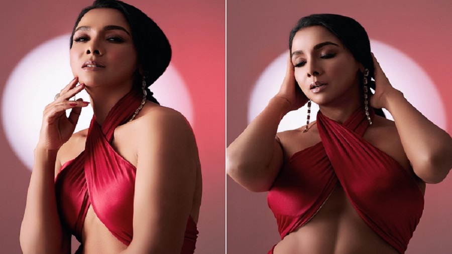 খোলামেলা, গাউন, অভিনেত্রী, রুনা খান