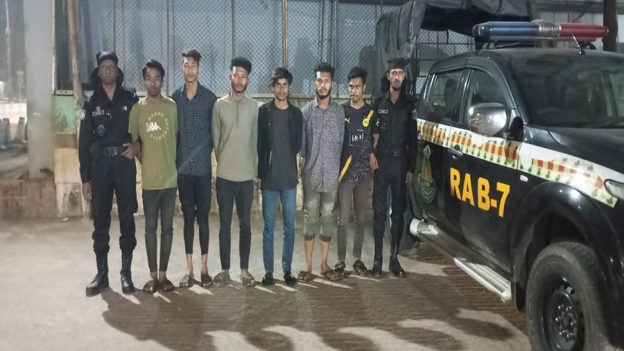 ফেনী-চট্টগ্রামে ৬ কিশোরগ্যাংয়ের প্রধানসহ ২৮ জন গ্রেফতার ফেনী, চট্টগ্রাম, কিশোরগ্যাং