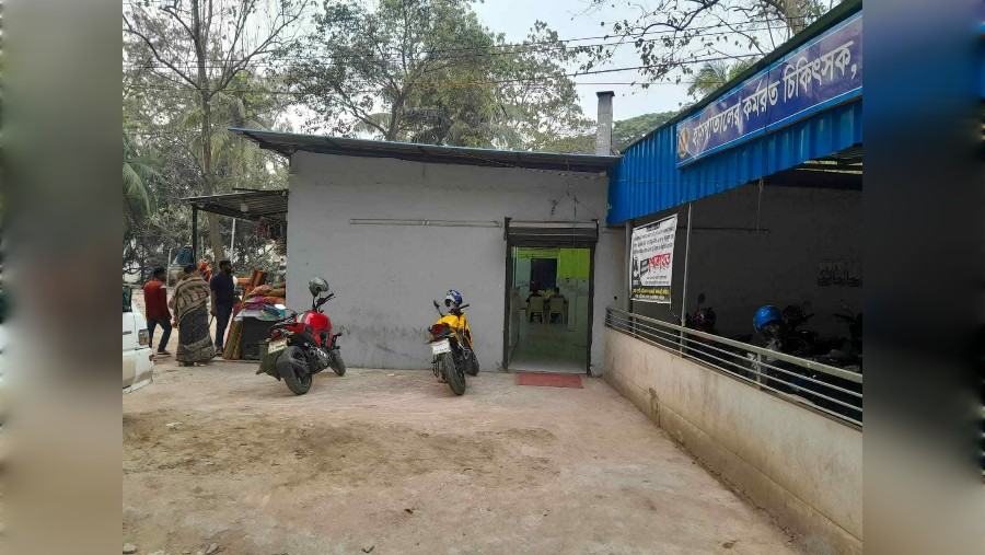 তৃমেসকস কমিটির বিরুদ্ধে ঠিকাদারের অভিযোগ/ক্যান্টিন থেকে বেআইনিভাবে উচ্ছেদ তৃমেসকস কমিটির বিরুদ্ধে ঠিকাদারের অভিযোগ/ক্যান্টিন থেকে বেআইনিভাবে উচ্ছেদ