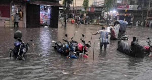 চট্টগ্রামে ভারী বৃষ্টিতে জলজট চট্টগ্রামে ভারী বৃষ্টিতে জলজট